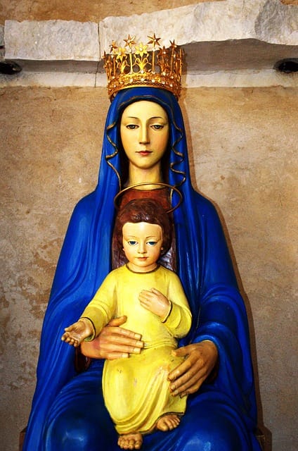 Marie, Reine et Mère
